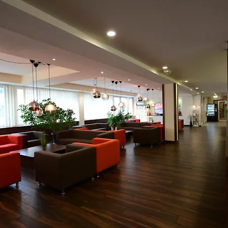 Отель Motel Plus Berlin 3*
