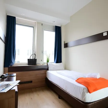 Отель Motel Plus Berlin 3*
