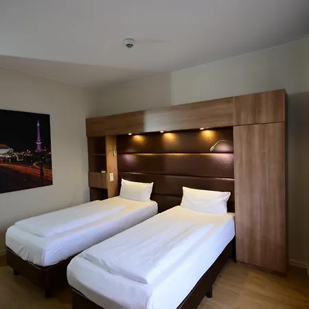 Motel Plus Berlin Отель Берлин