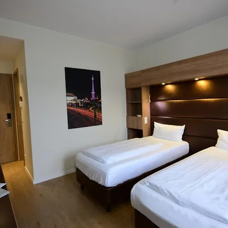 Отель Motel Plus Berlin 3*