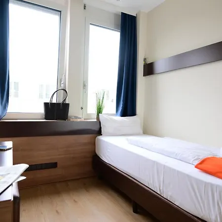 Отель Motel Plus Berlin