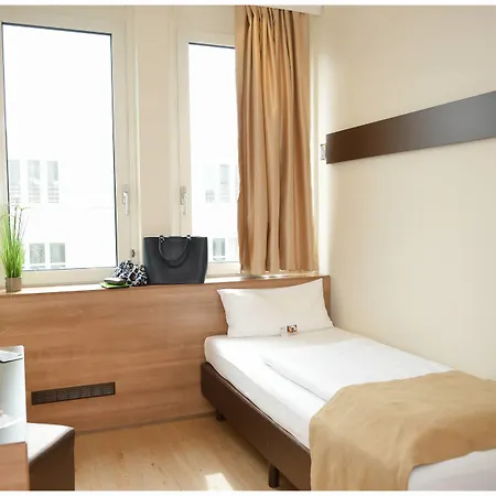 Motel Plus Berlin Отель Берлин