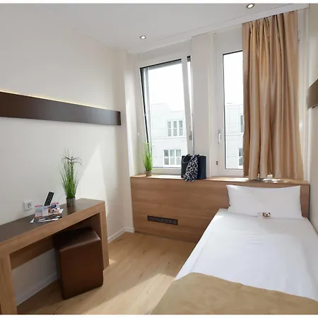 Motel Plus Berlin Берлин