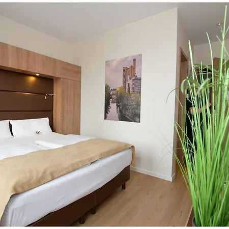 Motel Plus Berlin Отель Берлин